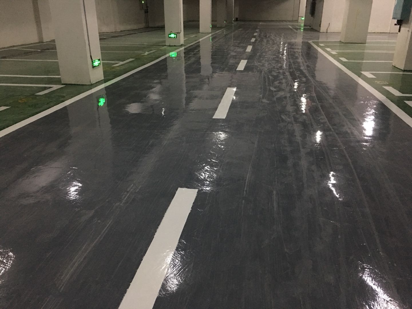 芷江縣地下車庫環氧地坪完工綠色環保健康正有體育 芷江縣地下車庫環氧地坪完工綠色環保健康正有體育
